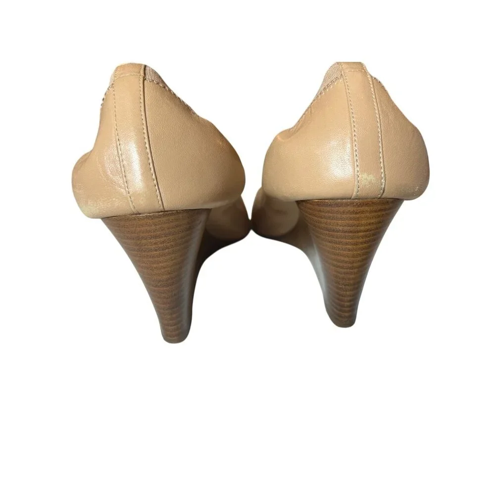 Tory Burch Beige Buttery Leather Wedge Heels Gold Logo Womens Size 10M Classic - Picture 4 of 12